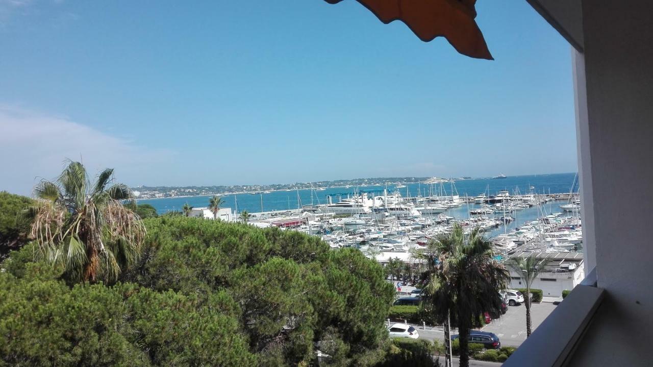 Grand Studio Climatise En Bord De Mer Avec Parking Securise Гольф-Жуан Экстерьер фото