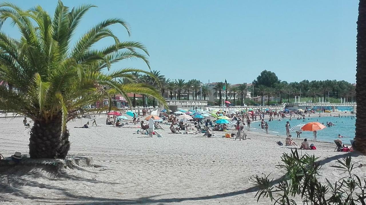Grand Studio Climatise En Bord De Mer Avec Parking Securise Гольф-Жуан Экстерьер фото