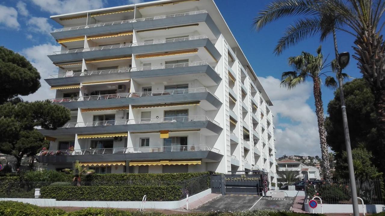 Grand Studio Climatise En Bord De Mer Avec Parking Securise Гольф-Жуан Экстерьер фото