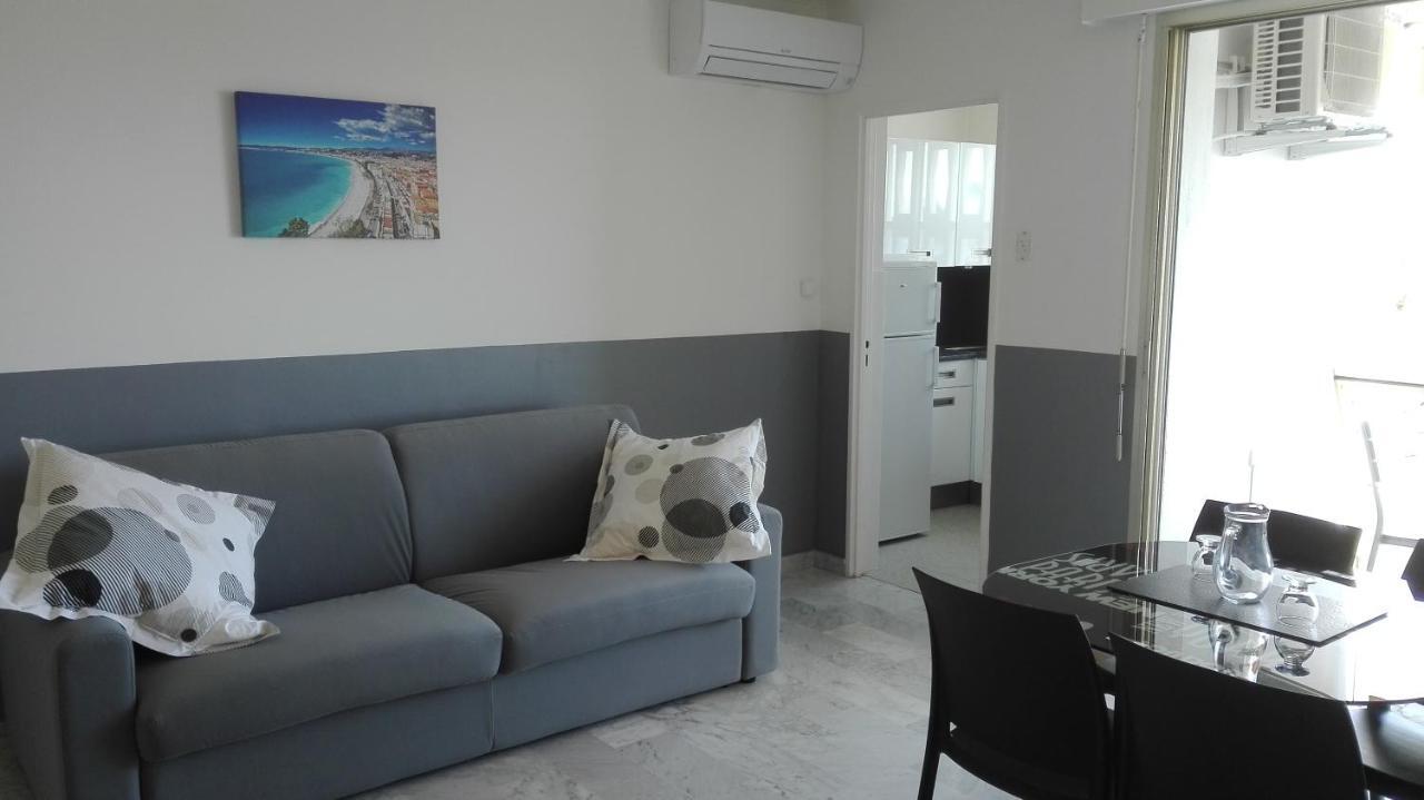 Grand Studio Climatise En Bord De Mer Avec Parking Securise Гольф-Жуан Экстерьер фото